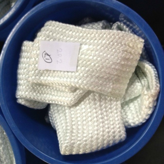 Insulating sleeve for exhaust hose